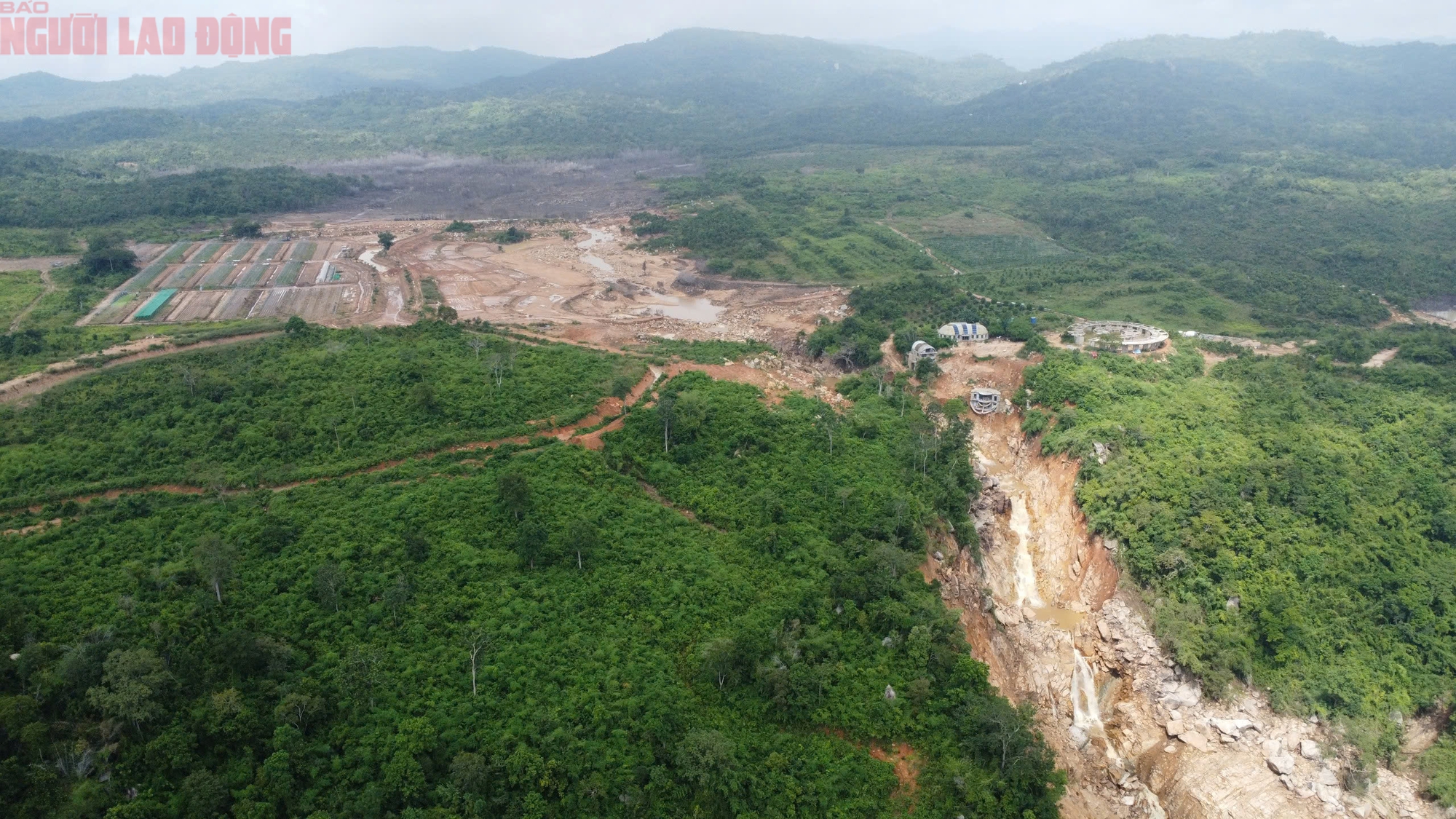 Vụ vỡ hồ chứa nước làm chết người: Chủ đầu tư nói “do thiên tai, không phải vì lỗi thiết kế