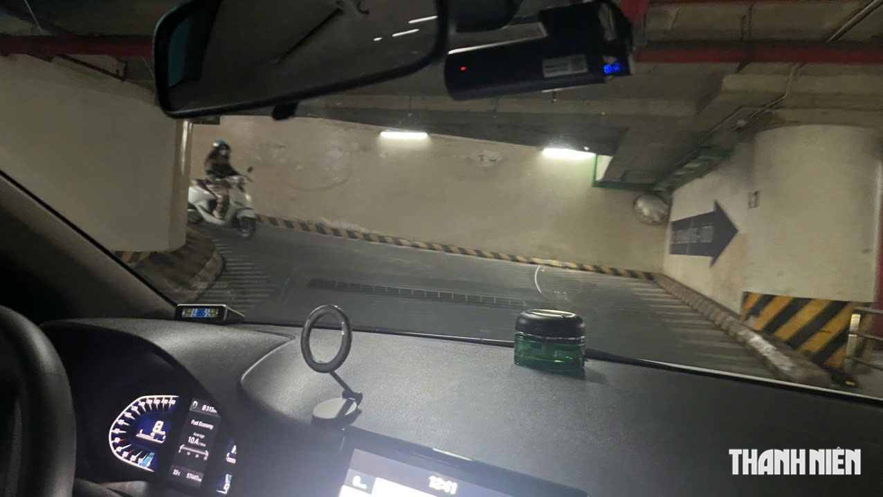 Mẹo đơn giản giúp 'tài mới' lái ô tô số tự động lên dốc cao dễ dàng - Ảnh 3.