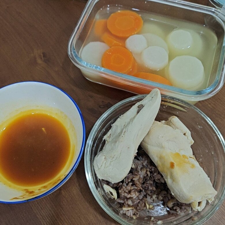 Anh nói: ​Bí quyết của mình không phải là nhịn ăn hay kiêng khem khổ sở, mà là tập trung vào việc ăn đúng - tập đủ.