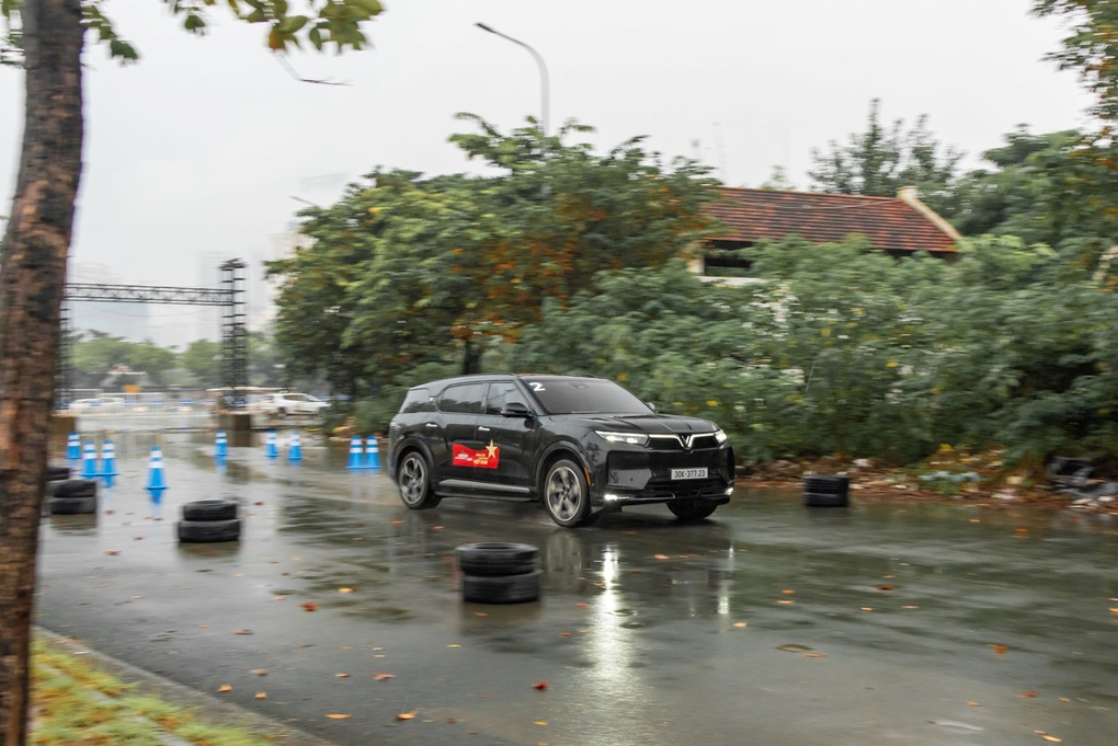 VinFast VF 9 chinh phục khách hàng Hà Nội qua loạt bài lái thử đầy cảm xúc - 3