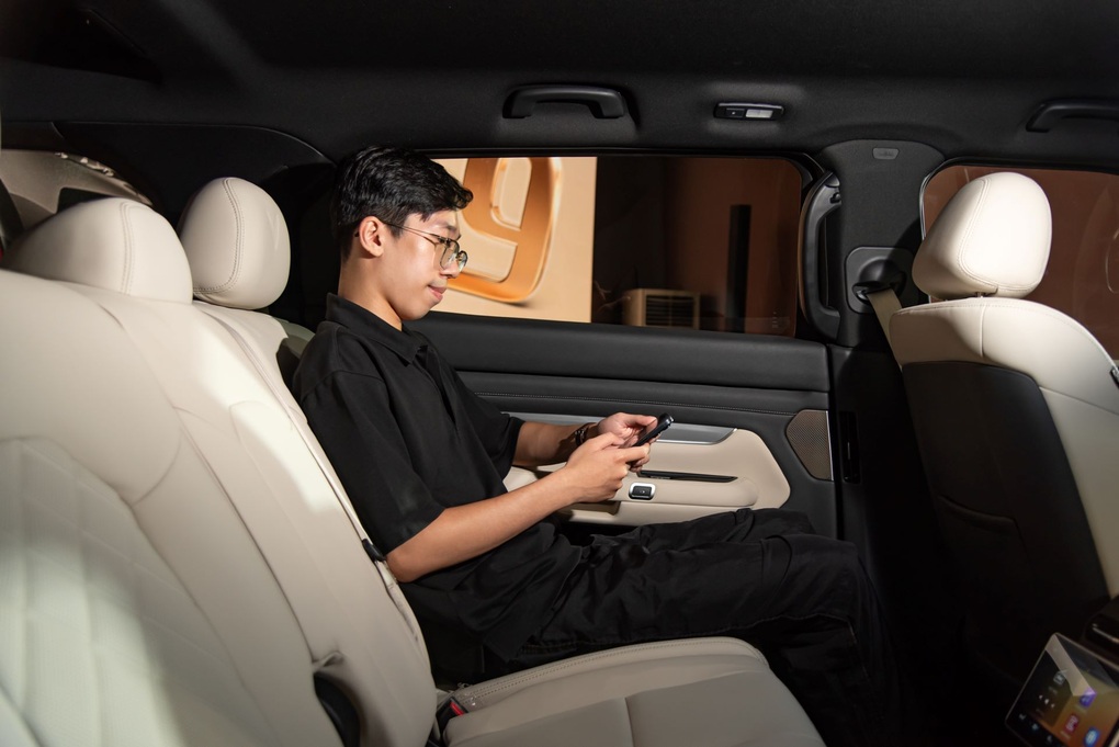 VinFast VF 9 chinh phục khách hàng Hà Nội qua loạt bài lái thử đầy cảm xúc - 7