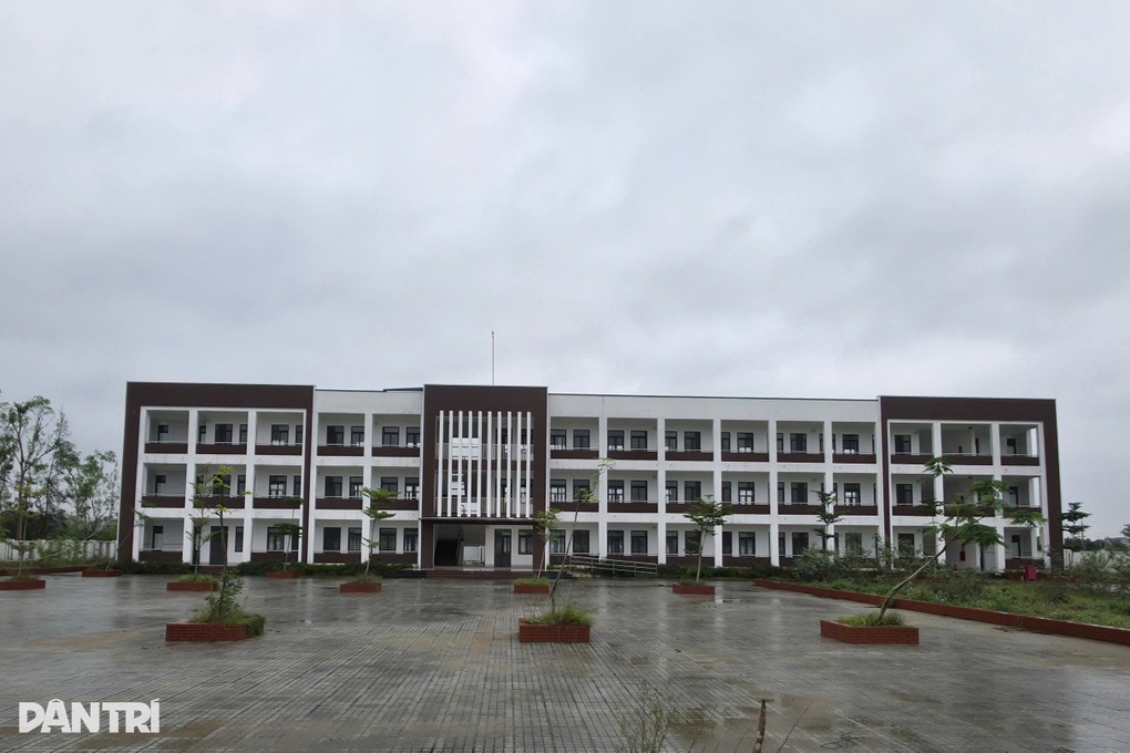 Trường học gần 23 tỷ đồng xây xong bỏ không, hiệu trưởng nói gì? - 2