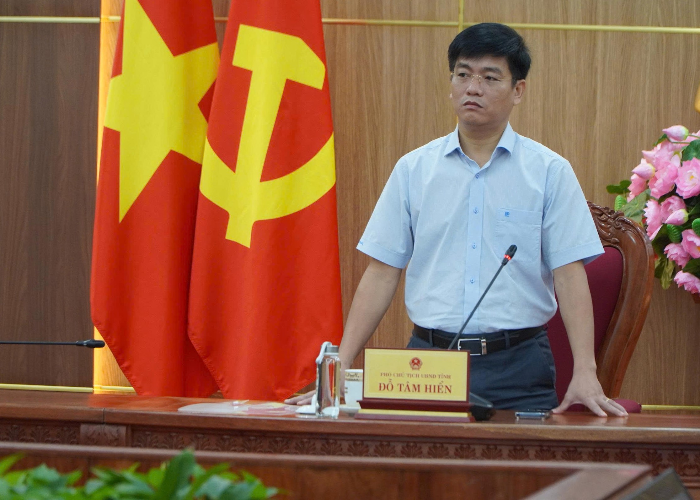 Tàu 175.000 tấn bị mắc cạn cả tuần, lãnh đạo Quảng Ngãi phê bình nhiều đơn vị chậm ứng phó - Ảnh 2.