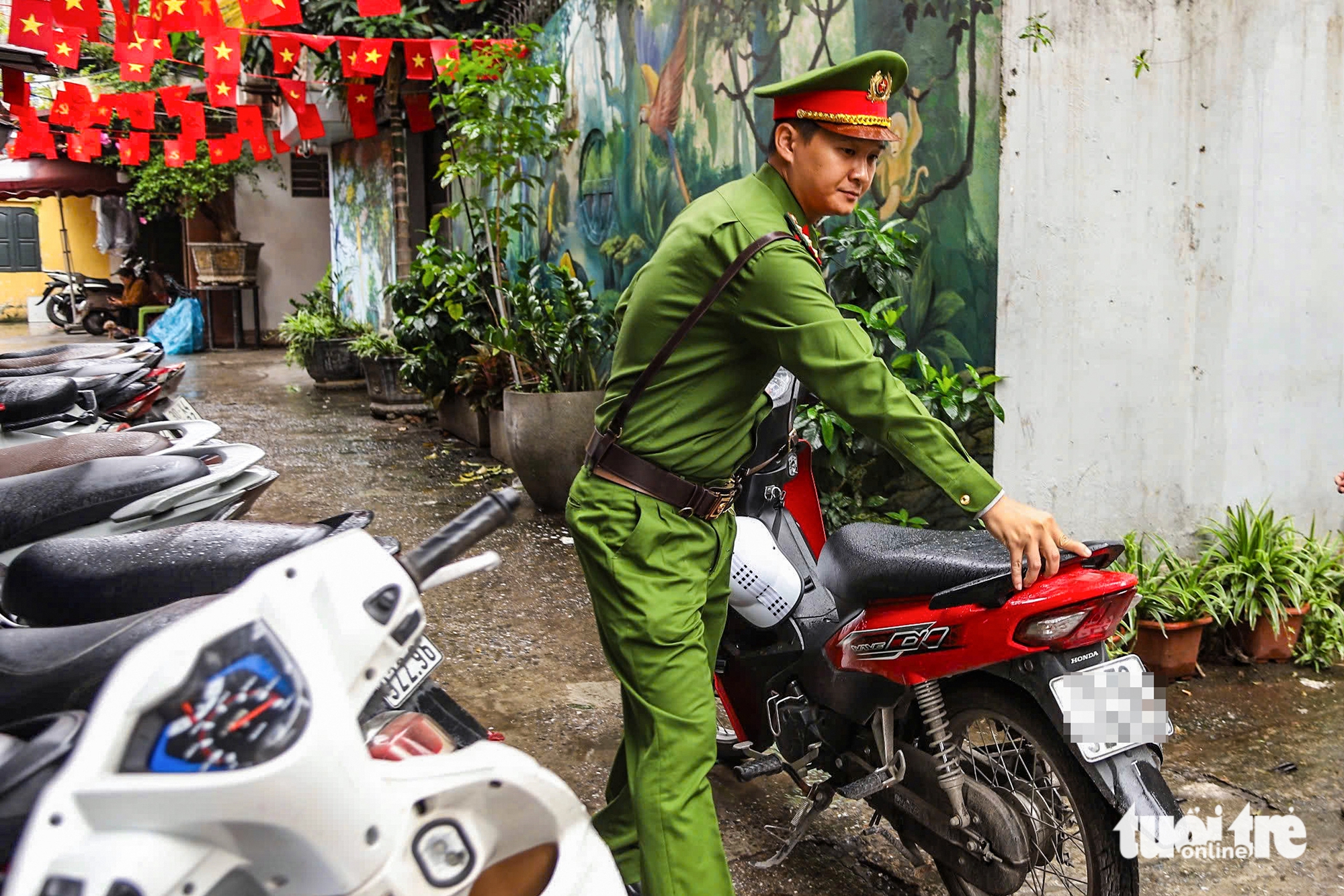 Sáng 4-11, hơn 24.000 phụ huynh bị mời làm việc vì giao xe cho con chưa đủ tuổi 2 Sáng 4-11, hơn 24.000 phụ huynh bị mời làm việc vì giao xe cho con chưa đủ tuổi - Ảnh 2.