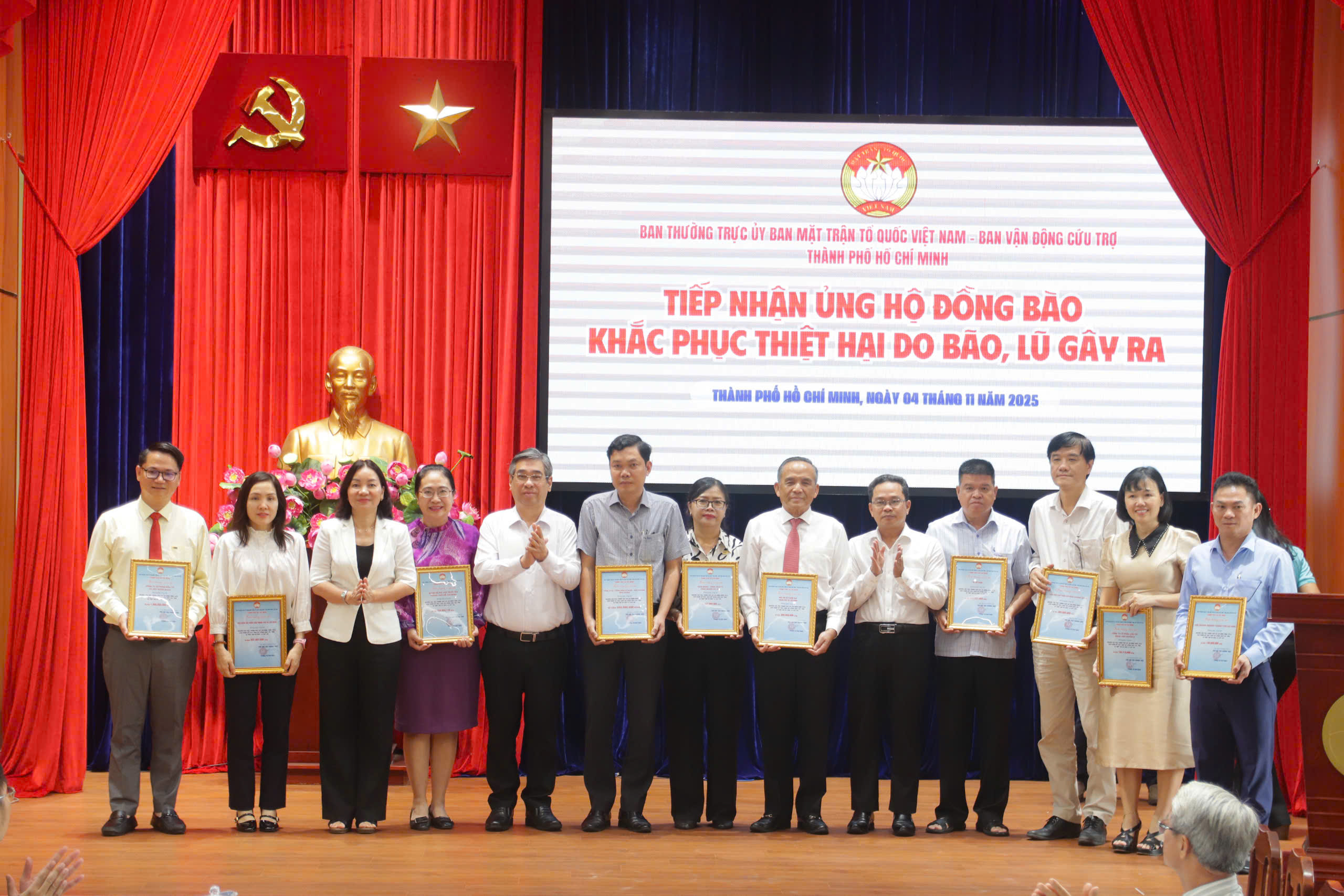 TP.HCM tiếp nhận hơn 204 tỉ đồng hỗ trợ đồng bào khắc phục thiệt hại do bão - Ảnh 4.