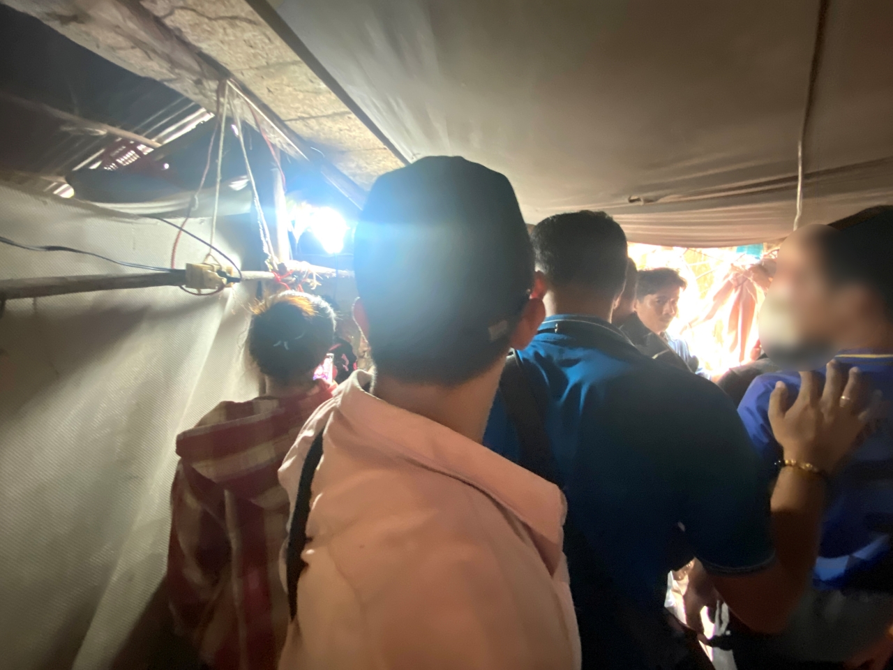 Cảnh lạ tại nhà chị Lê Thị Kiều sau vụ con 4 trai tháng tuổi không may rơi xuống kênh tử vong- Ảnh 3.