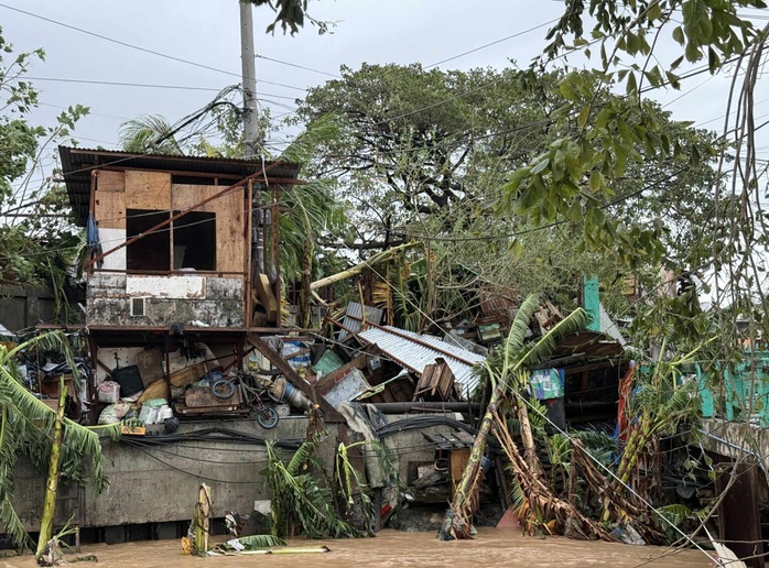 Bão kép đe dọa Philippines: Kalmaegi hoành hành, áp thấp nhiệt đới sắp thành siêu bão - Ảnh 3.