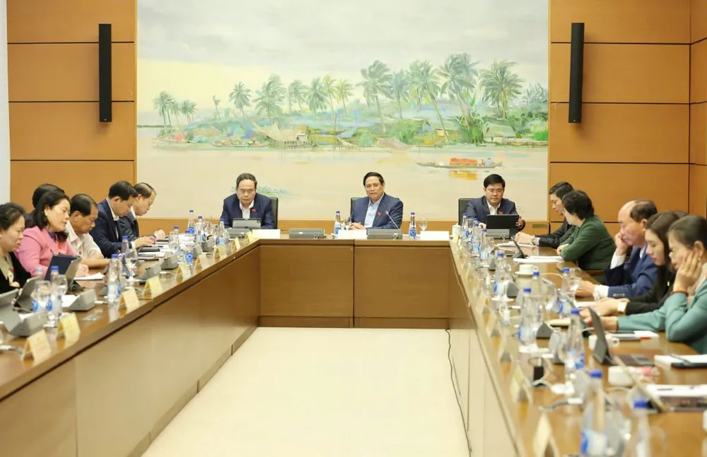 Quang cảnh buổi họp tổ của Quốc hội. Trong ảnh là Tổ thảo luận có sự tham gia của Thủ tướng Phạm Minh Chính và Chủ tịch Quốc hội Trần Thanh Mẫn ngày 4-11. Ảnh: LÂM HIỂN thu-tuong-pham-minh-chinh-to.jpg