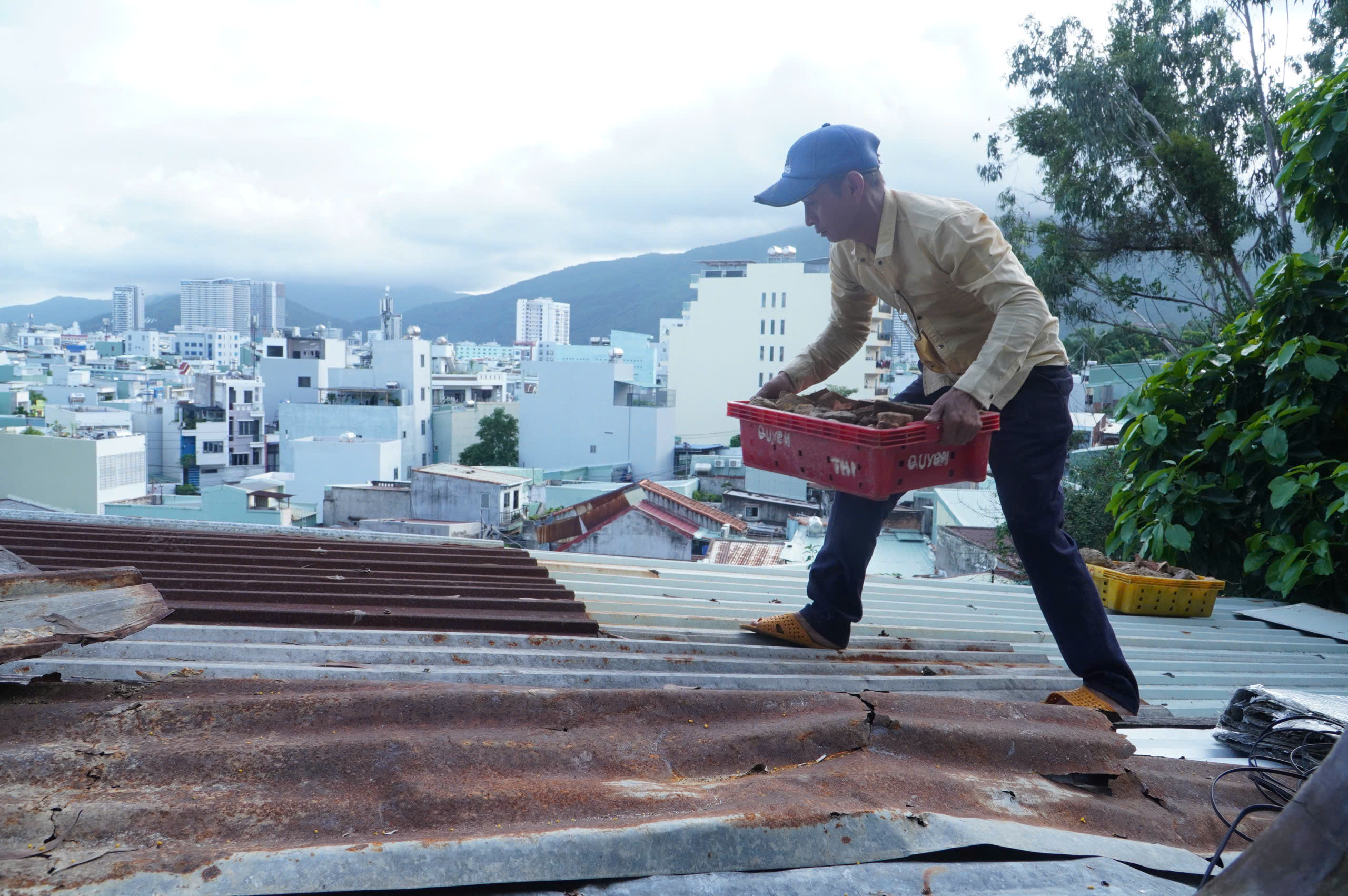 Có thể huy động trực thăng, xe lội nước ứng phó bão Kalmaegi - Ảnh 2.