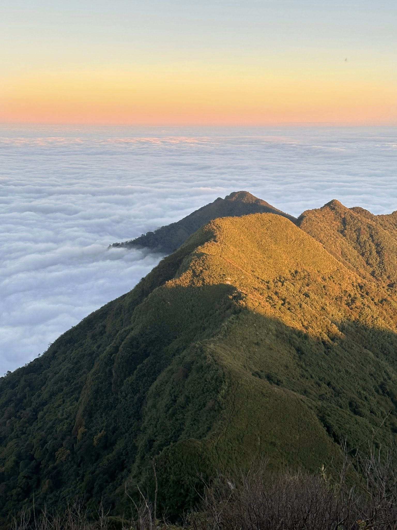 Săn mây ở đỉnh Lùng Cúng cao 2.913 m - 3