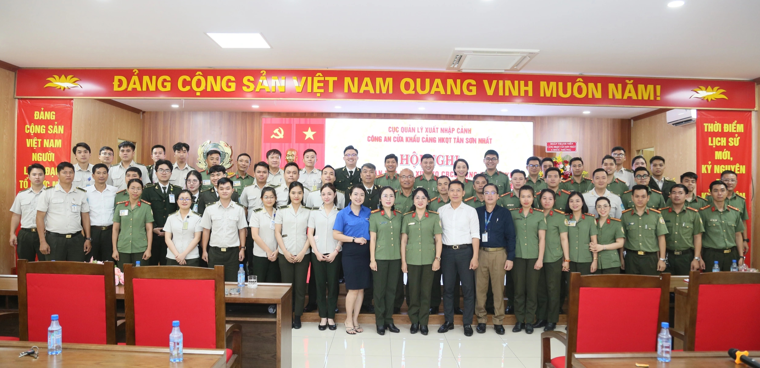 Nâng cao văn hóa ứng xử cho Công an cửa khẩu, lực lượng an ninh hàng không - Ảnh 5.