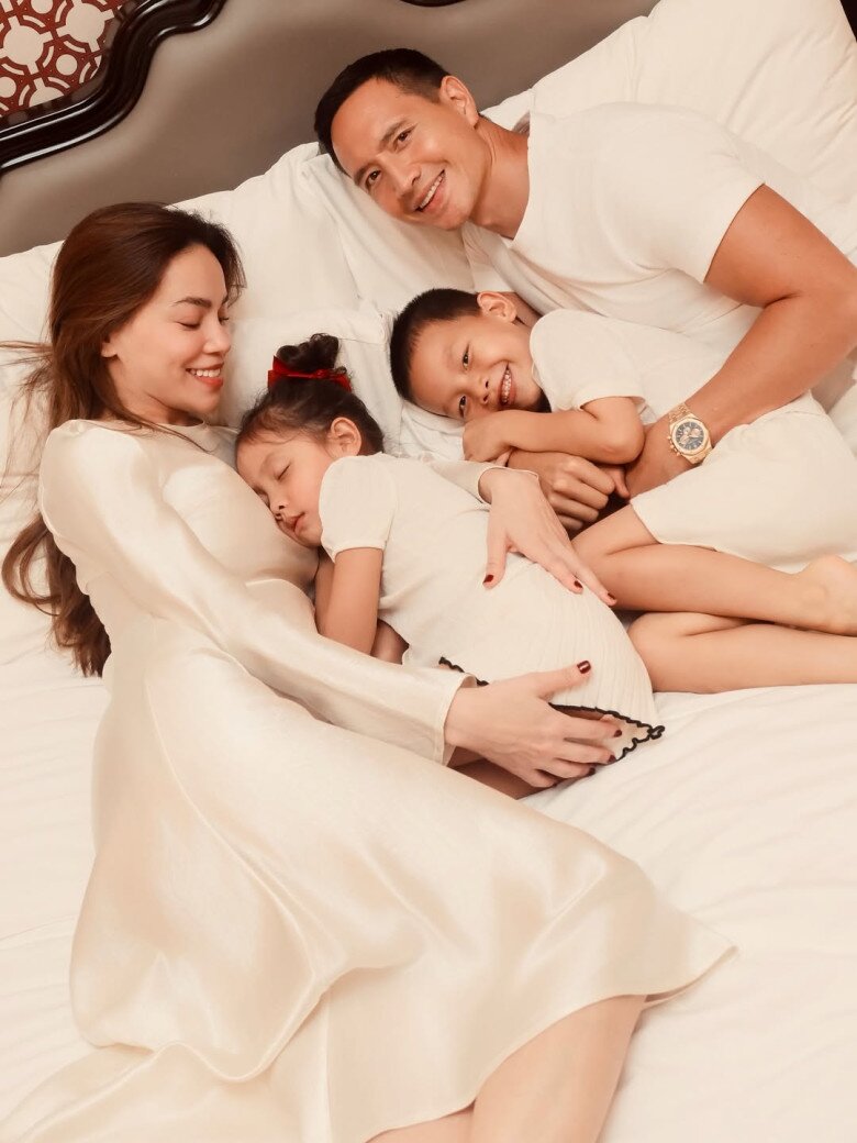 Lisa và Leon - cặp song sinh nhà Hồ Ngọc Hà càng lớn càng đẹp mắt.