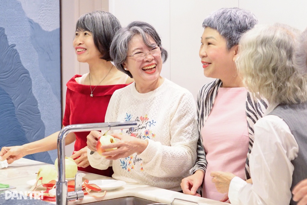 Tiết lộ thú vị về hội chị em tóc bạc chất chơi nhất Hà Nội - 5