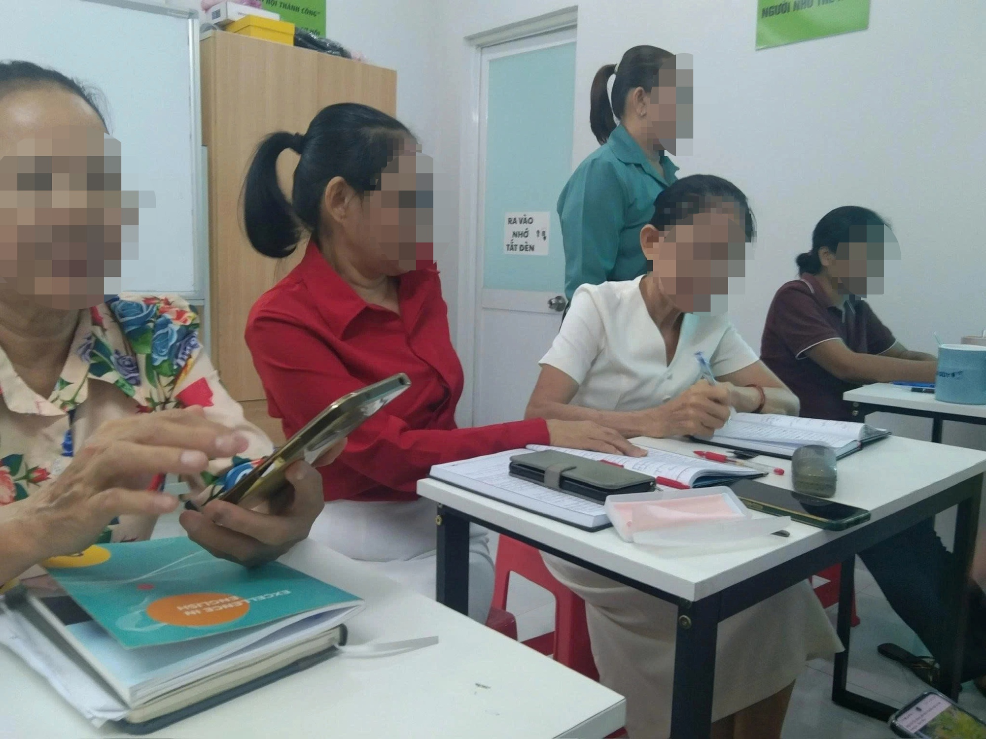 Vén màn bẫy lừa tại Store Kim Phát: Chiêu trò lừa đảo người lao động lớn tuổi - Ảnh 4.