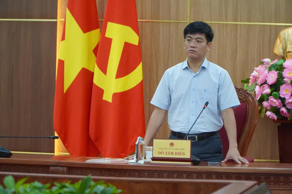 Ông Đỗ Tâm Hiển, Phó Chủ tịch UBND tỉnh Quảng Ngãi. vu-tau-175-ngan-tan-mac-can-o-dung-quat-phe-binh-cang-vu-hang-hai-quang-ngai-post0.html1.jpg