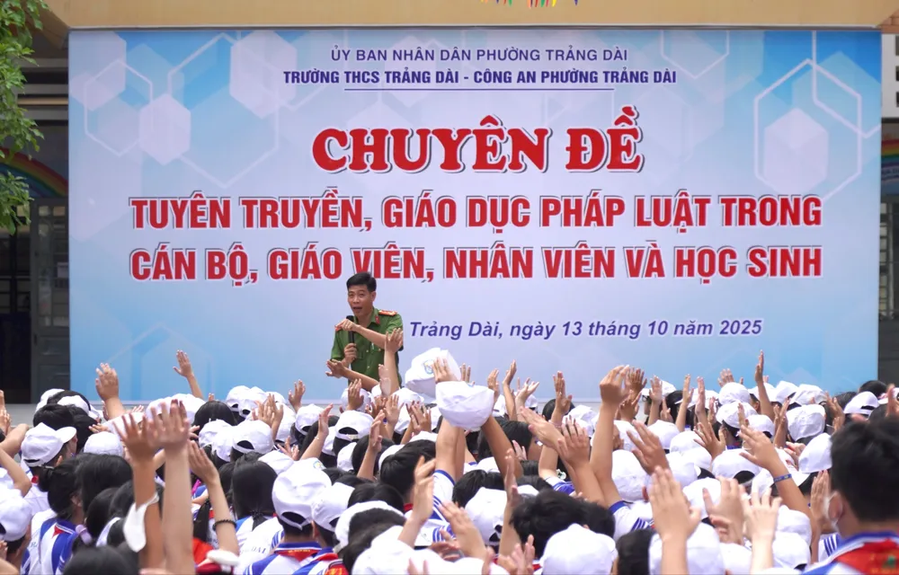 xuyên tạc.jpg
