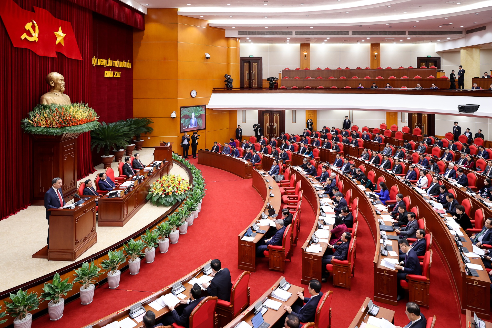 Toàn cảnh Hội nghị Trung ương 14 bàn chuyện chọn nhân sự cho khóa mới - 3