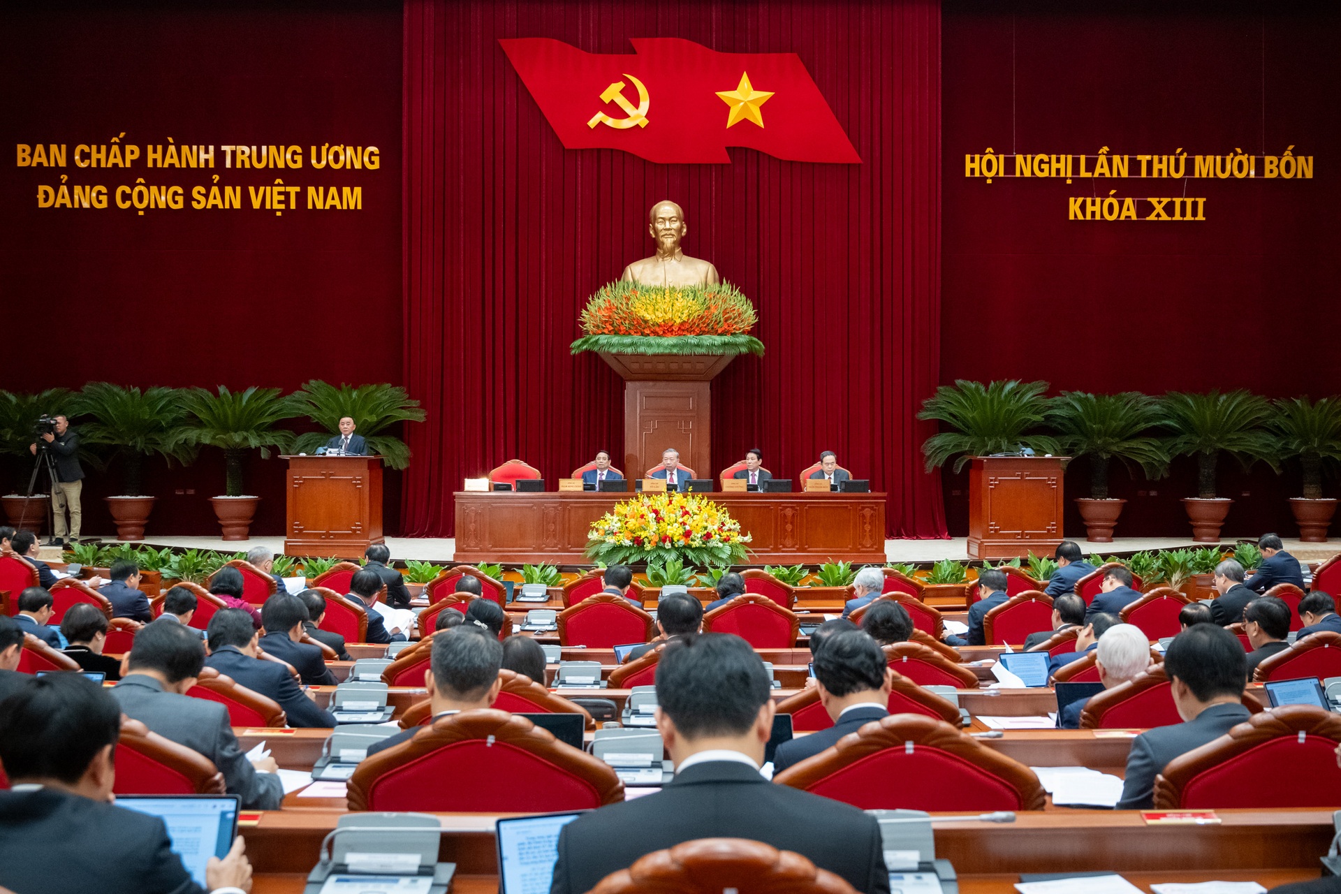 Toàn cảnh Hội nghị Trung ương 14 bàn chuyện chọn nhân sự cho khóa mới - 11