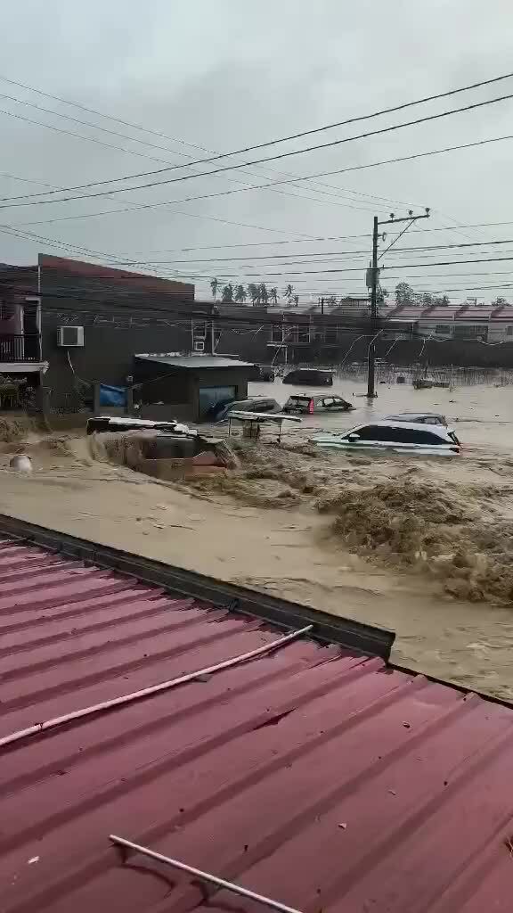 Bão Kalmaegi nhấn chìm một nửa thành phố Cebu