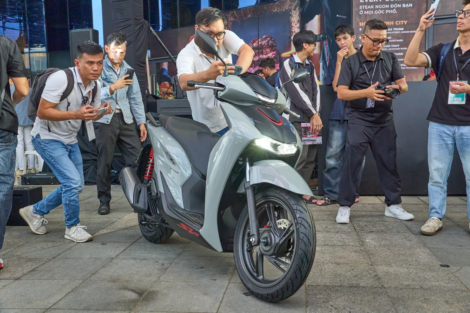 Honda SH và Air Blade mới bán tại Việt Nam, khởi điểm từ 42 và 78 triệu - Ảnh 7.