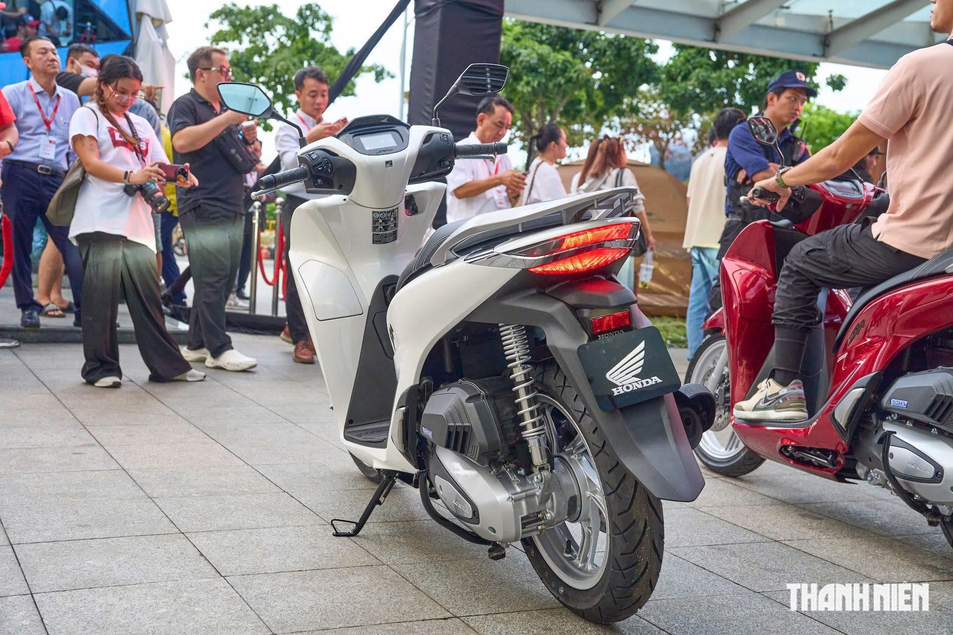 Honda SH và Air Blade mới bán tại Việt Nam, khởi điểm từ 42 và 78 triệu - Ảnh 11.