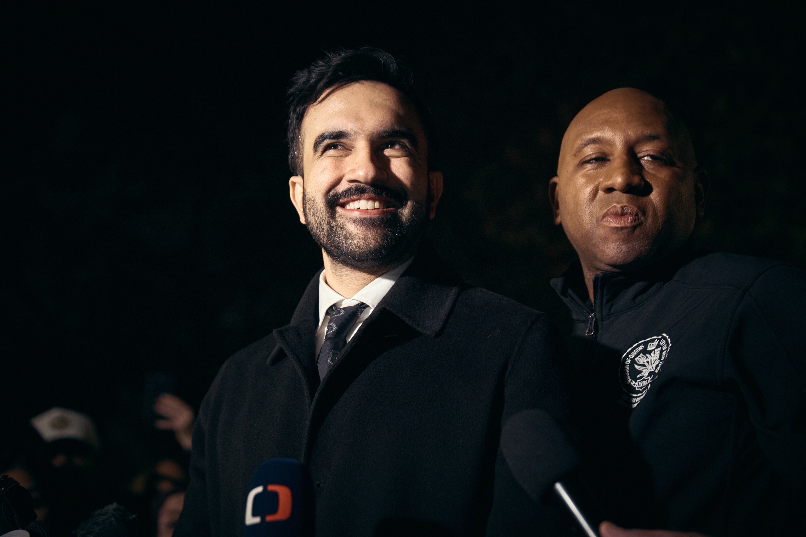 Đảng Dân chủ thắng lớn trong ngày bầu cử Mỹ, ông Trump nêu lý do - Ảnh 2.