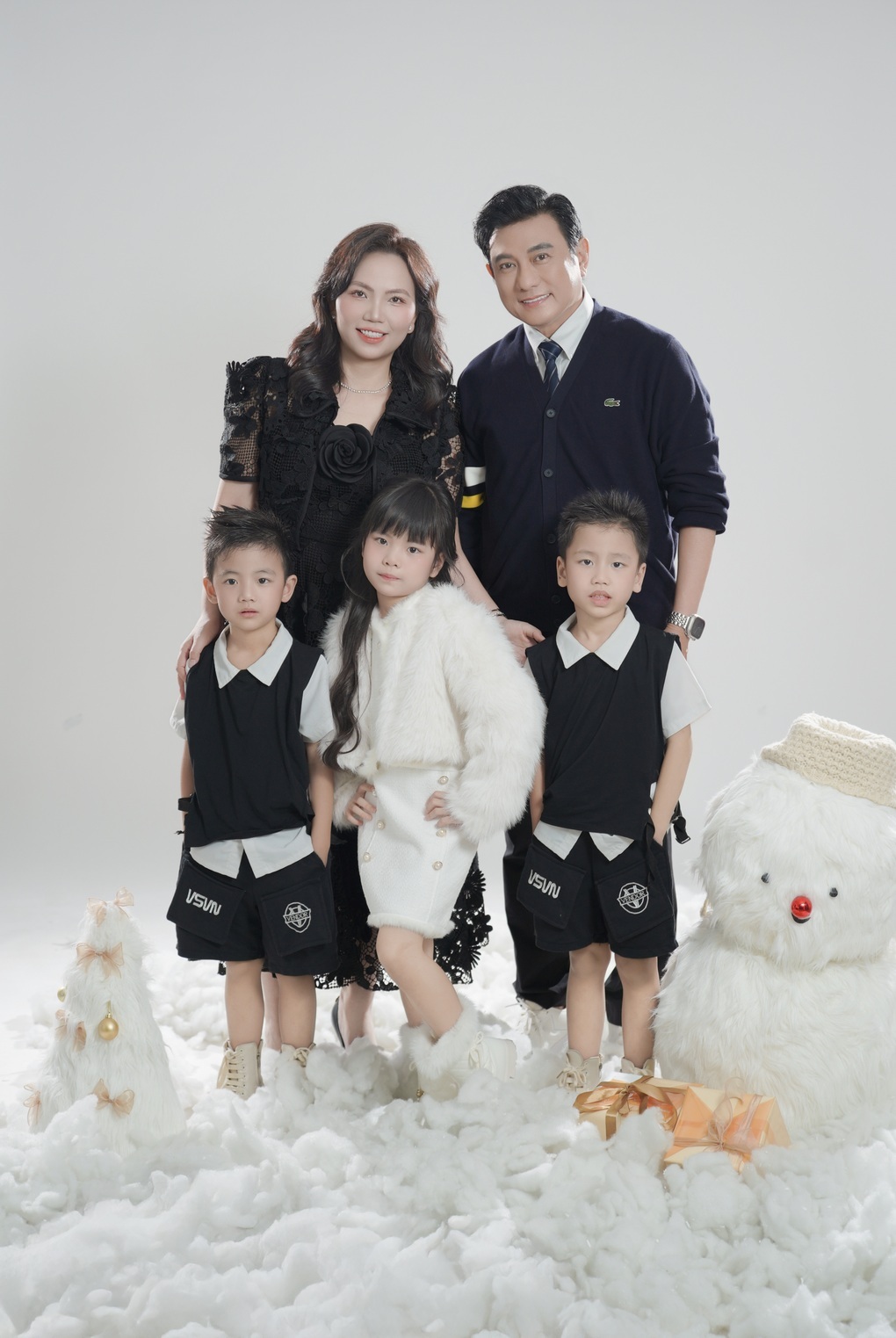 Hoàng Phúc: Tài tử thập niên 1990 lấy vợ CEO, chăm con nhỏ ở tuổi U60 - 2