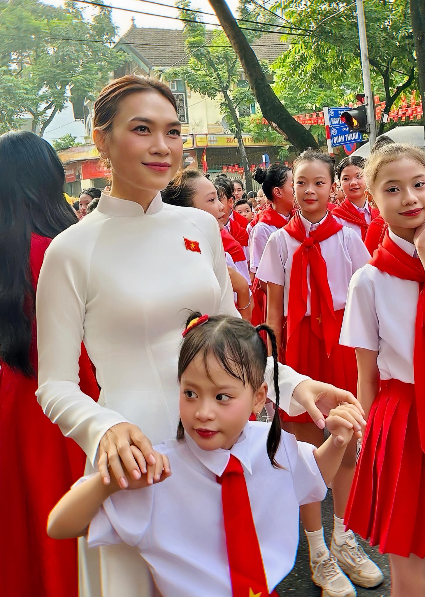 Bé gái 7 tuổi cực đắt show nhờ song ca với Mỹ Tâm tại Đại lễ 2/9- Ảnh 2.