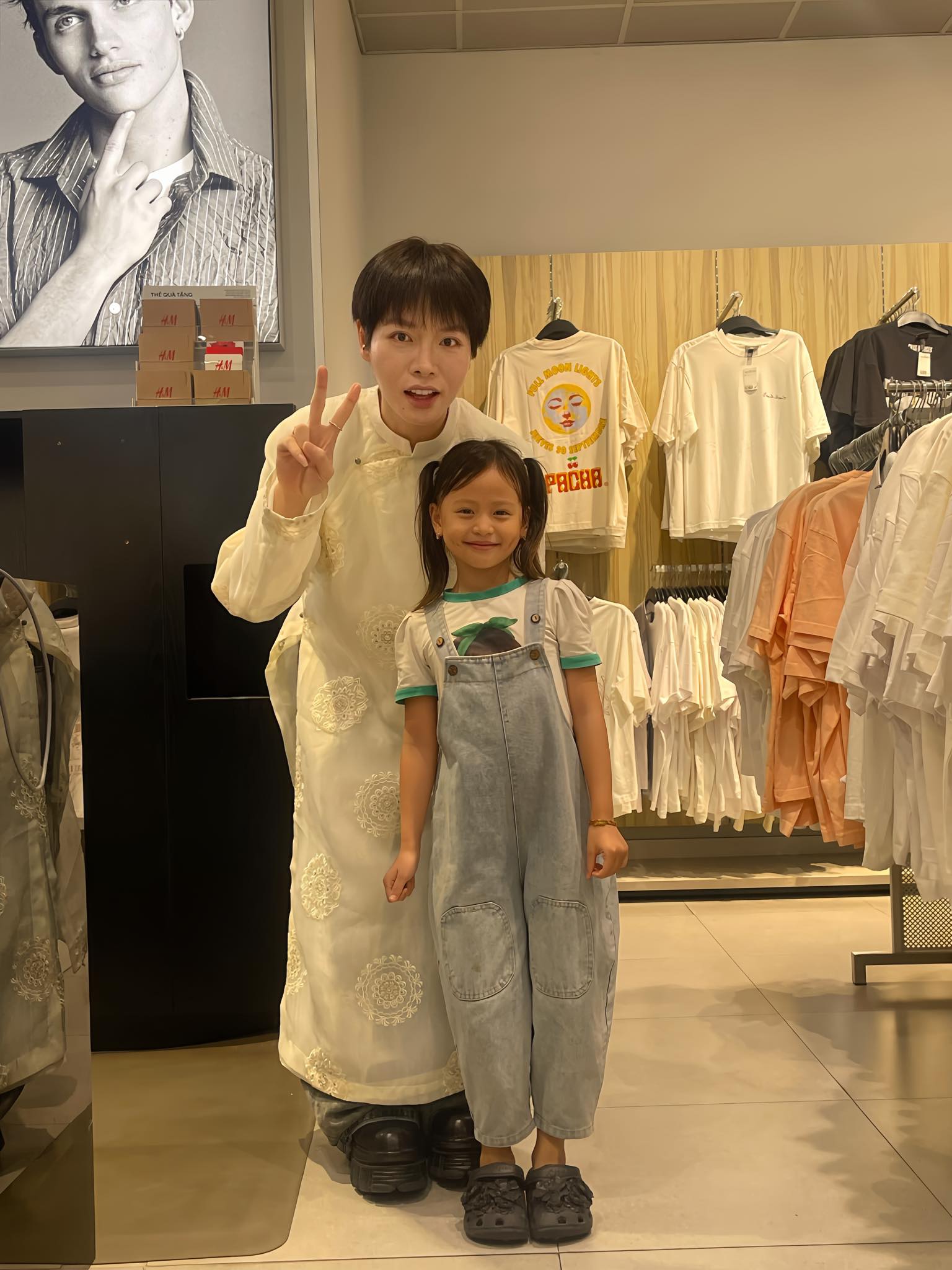 Bé gái 7 tuổi cực đắt show nhờ song ca với Mỹ Tâm tại Đại lễ 2/9- Ảnh 5.