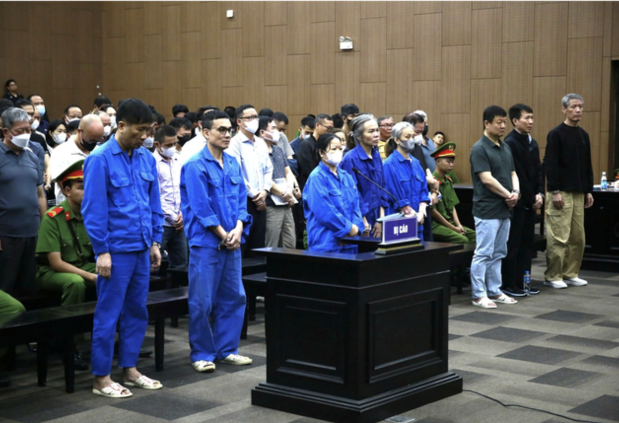 Cựu bí thư Thành ủy Hòa Bình cũ đánh bạc 112 tỉ đồng, thua 7 tỉ đồng nói kinh tế gia đình khó khăn- Ảnh 2.