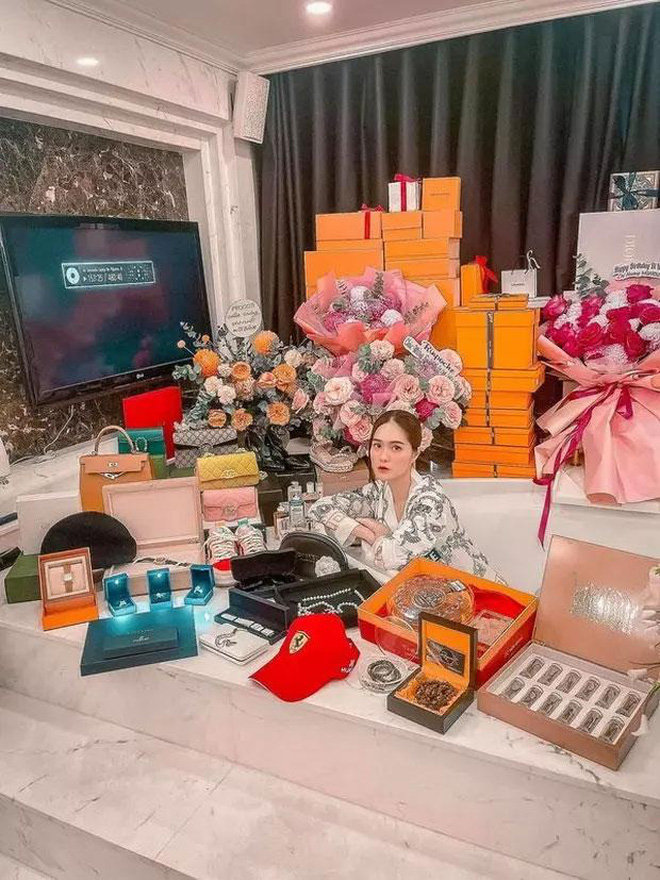 Bên trong biệt thự quận 7 của vợ chồng Đoàn Di Băng- Ảnh 12.