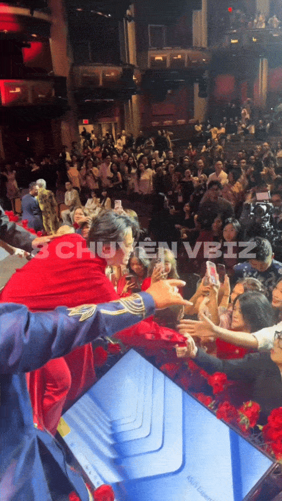 Phó Giáo sư - Tiến sĩ - Bác sĩ bay từ Việt Nam sang Mỹ và cái bắt tay với Hà Anh Tuấn gây sốt- Ảnh 4.