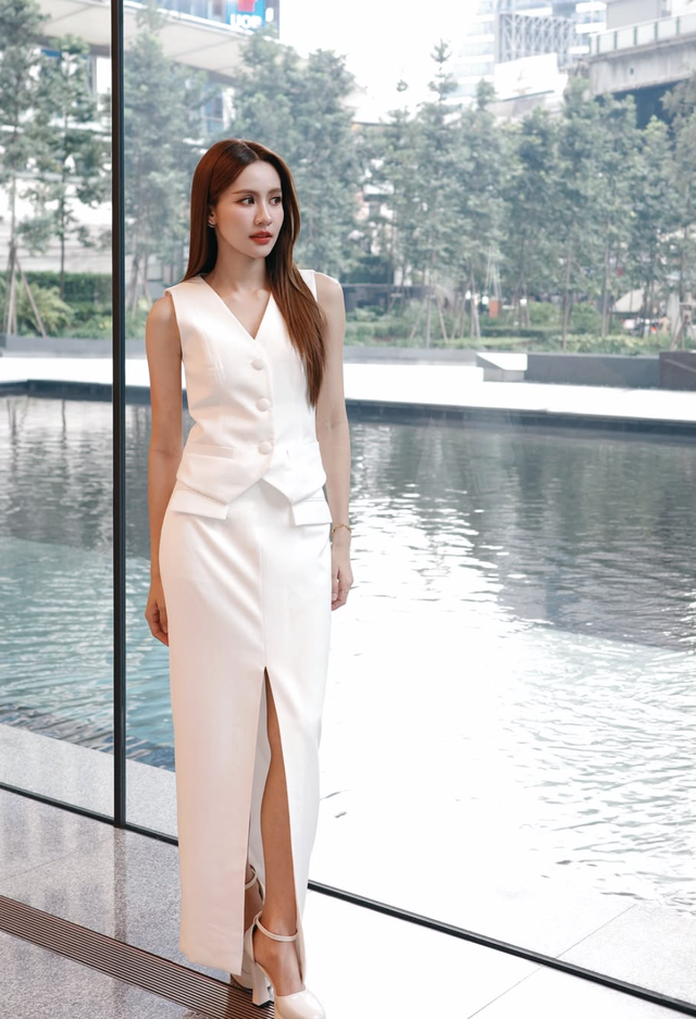 Chỉ với tông trắng, nàng vẫn đủ nổi bật giữa đám đông- Ảnh 4.