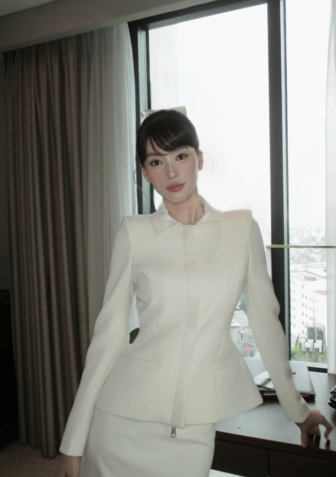 Chỉ với tông trắng, nàng vẫn đủ nổi bật giữa đám đông- Ảnh 5.