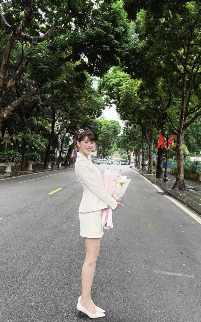 Chỉ với tông trắng, nàng vẫn đủ nổi bật giữa đám đông- Ảnh 6.