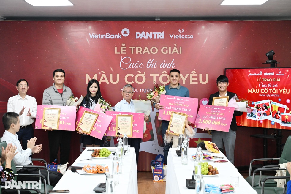 Báo Dân trí trao giải Cuộc thi ảnh Màu cờ tôi yêu 2025 - 9