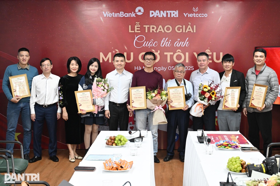 Báo Dân trí trao giải Cuộc thi ảnh Màu cờ tôi yêu 2025 - 11