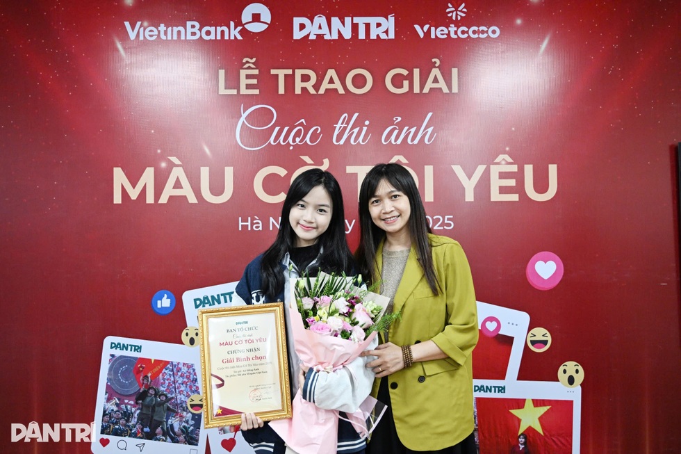 Báo Dân trí trao giải Cuộc thi ảnh Màu cờ tôi yêu 2025 - 10