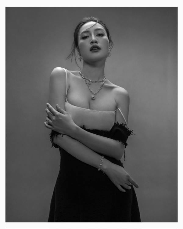 Vẻ ngoài sexy của nữ diễn viên Việt vừa lọt top Những nhà lãnh đạo tiên phong U35 khu vực châu Á - Thái Bình Dương năm 2025 7 Về ăn uống, Ninh Dương Lan Ngọc cho biết bản thân không có chế độ ăn cụ thể, nhưng do cơ thể không thể nạp một lúc quá nhiều nên chủ yếu sẽ chia nhỏ bữa ăn.