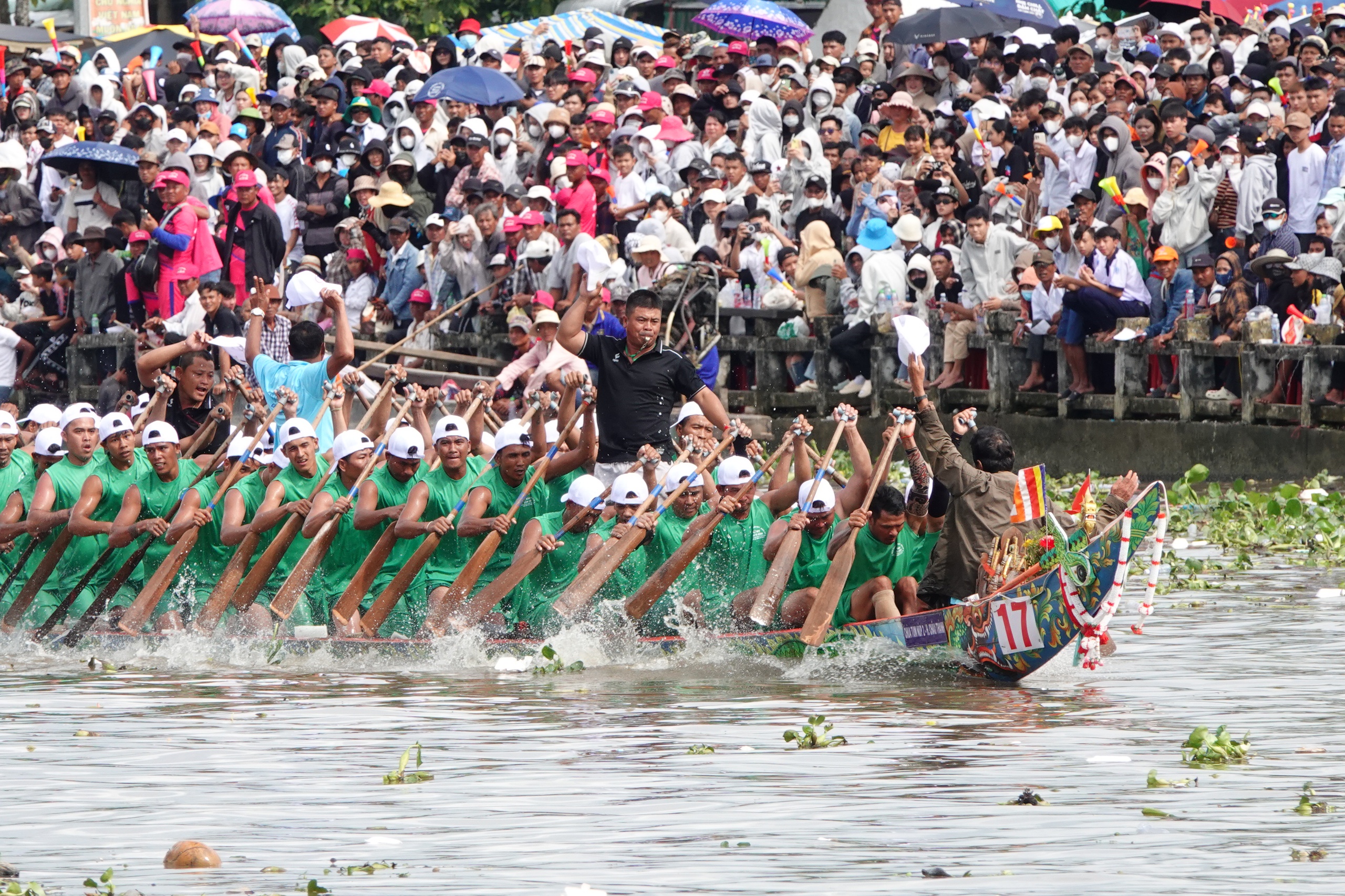 Chùa Tum Núp đoạt hat-trick vô địch ghe ngo nam và nữ- Ảnh 2.