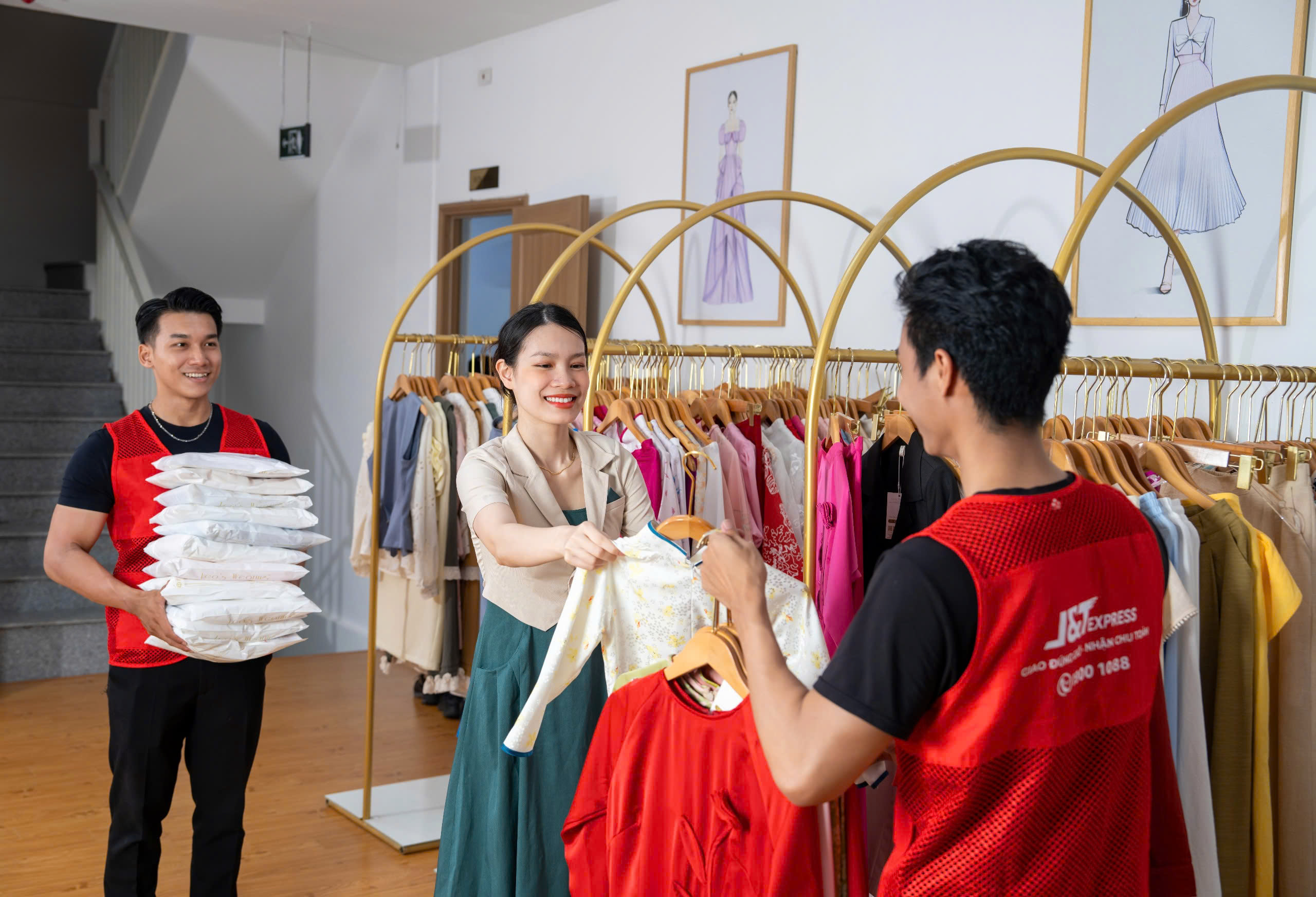 Logistics Việt Nam chạy đua công nghệ và hạ tầng cho mùa cao điểm cuối năm - Ảnh 2. Logistics Việt Nam chạy đua công nghệ và hạ tầng cho mùa cao điểm cuối năm - Ảnh 2.