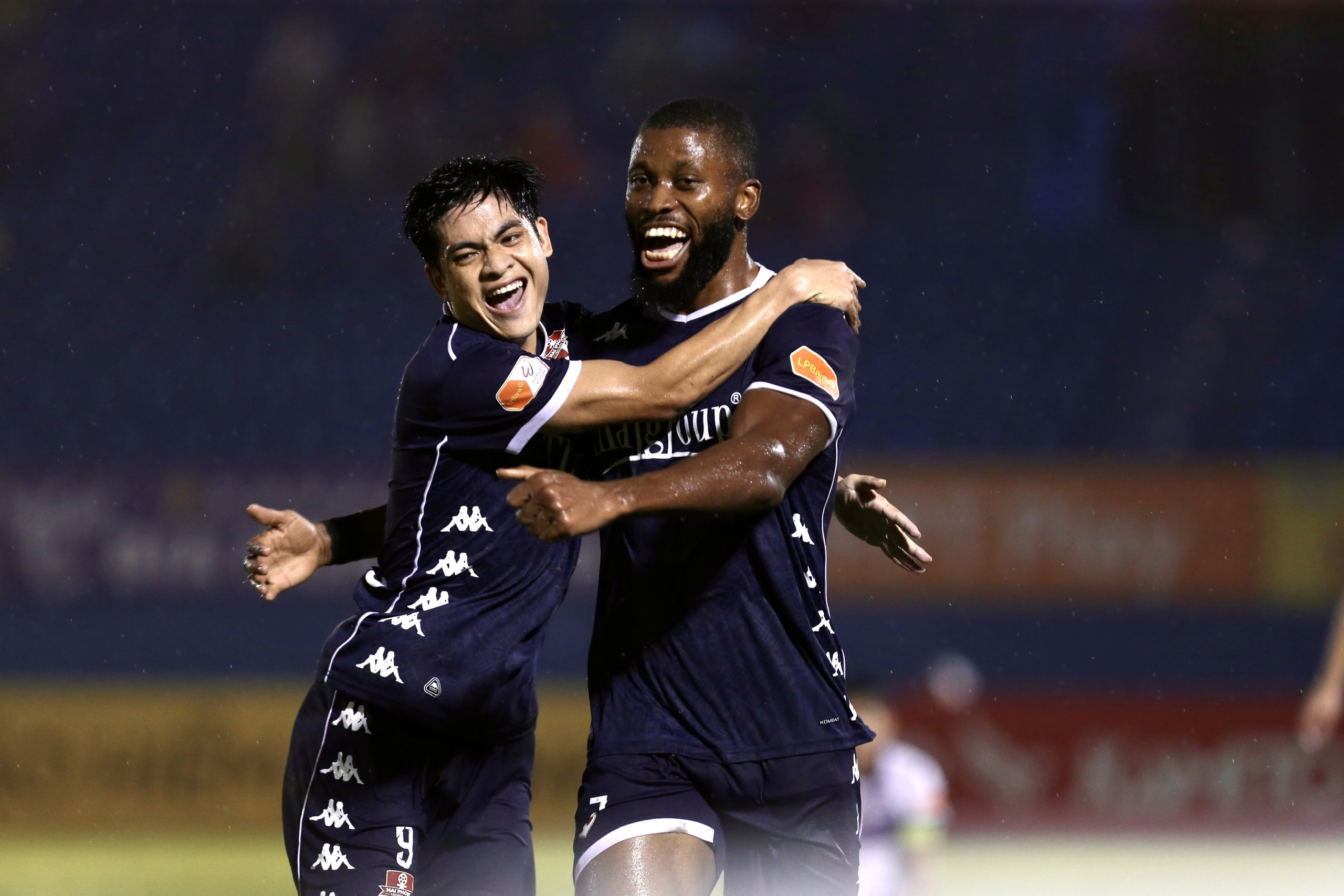 Becamex TP.HCM thắng kịch tính Hải Phòng: Cựu đội trưởng U.23 Việt Nam ‘lấy vàng’ đúng phút 89!- Ảnh 2.