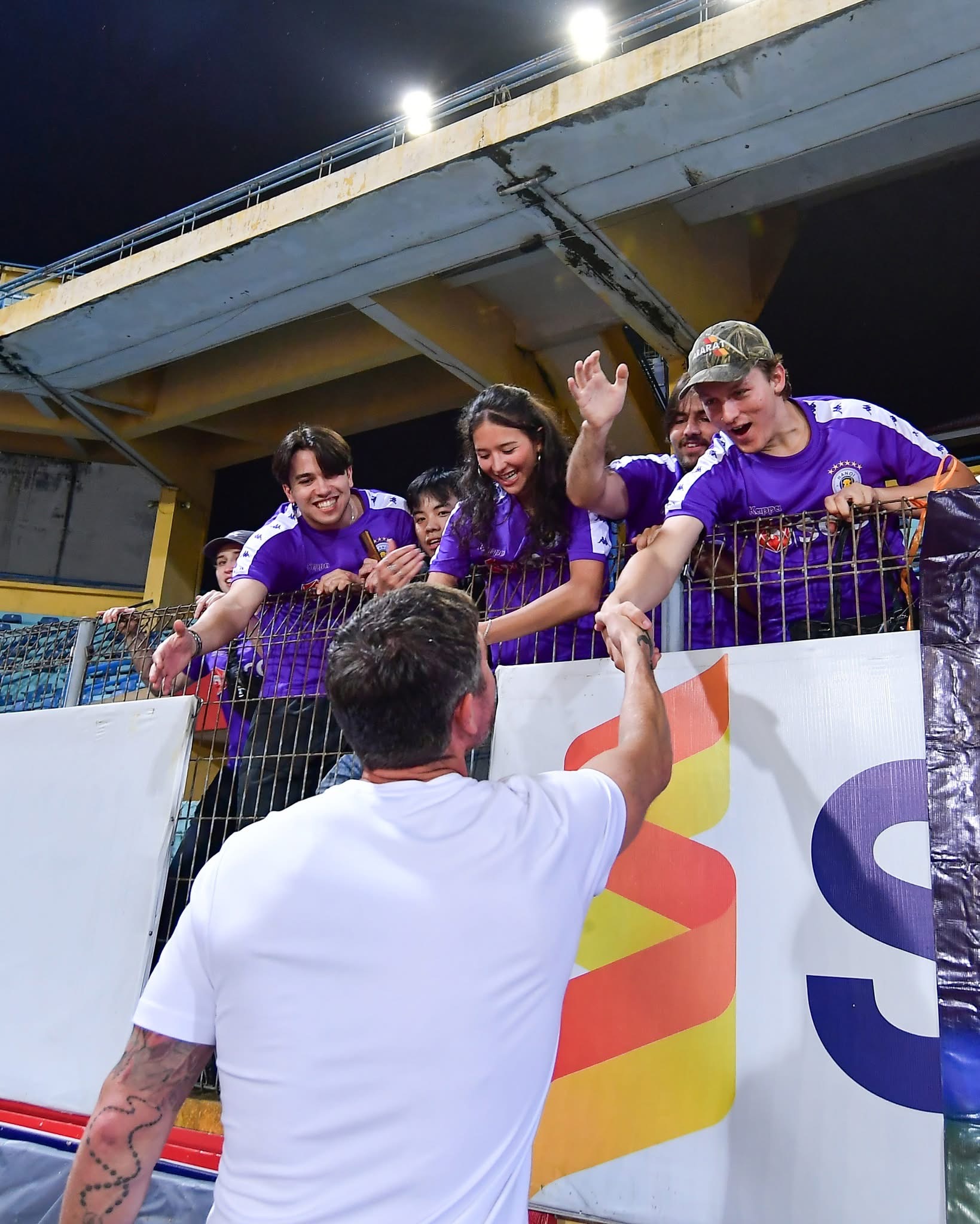 Làn gió trong lành mang tên Harry Kewell, CLB Hà Nội đang hồi sinh…
- Ảnh 4.