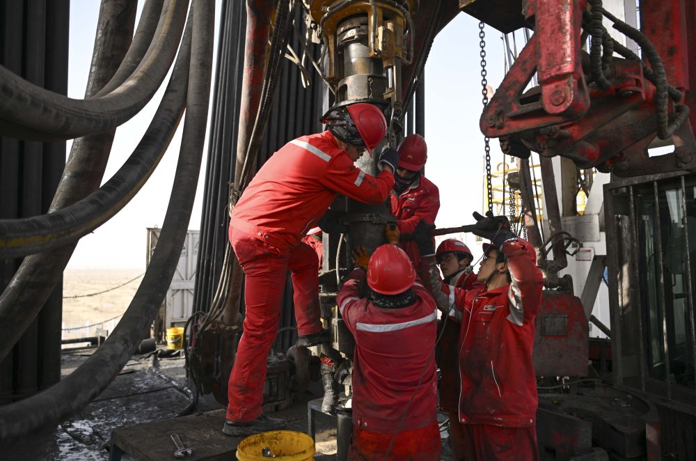 Mũi khoan cắm sâu 9.977m thì bị gãy, đội kỹ sư mất 19 ngày mới khắc phục được loạt sự cố thì kỳ tích xuất hiện: Kỷ lục mới của châu Á được xác lập- Ảnh 2.