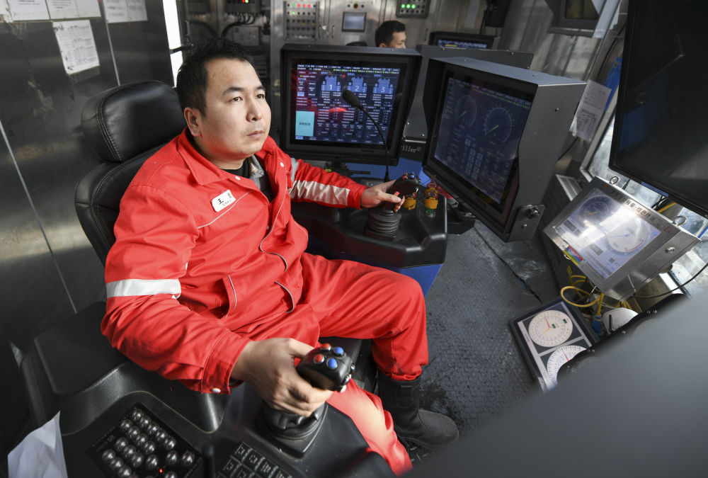 Mũi khoan cắm sâu 9.977m thì bị gãy, đội kỹ sư mất 19 ngày mới khắc phục được loạt sự cố thì kỳ tích xuất hiện: Kỷ lục mới của châu Á được xác lập- Ảnh 3.