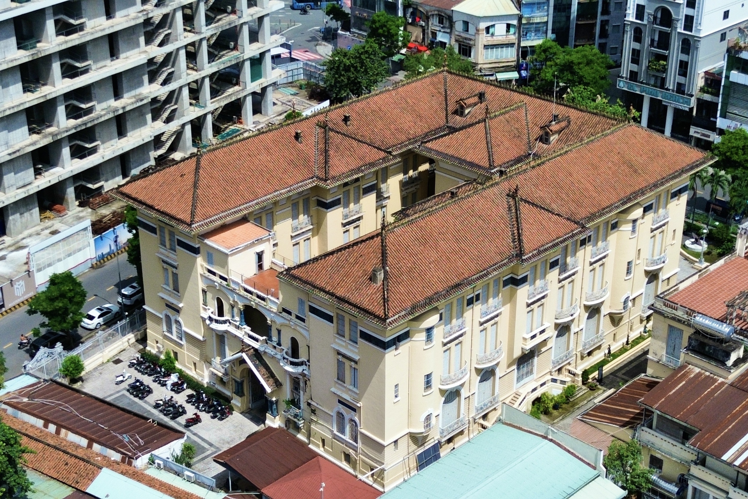 Biệt thự 99 cửa của tỉ phú Đông Dương xưa lừng danh ở TP.HCM- Ảnh 2.