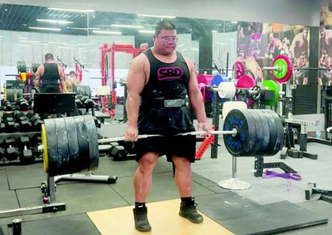 Hứa bắt đầu tập tạ cách đây 5 năm, hiện là chủ một phòng gym ở tỉnh Liêu Ninh. Ảnh: QQ