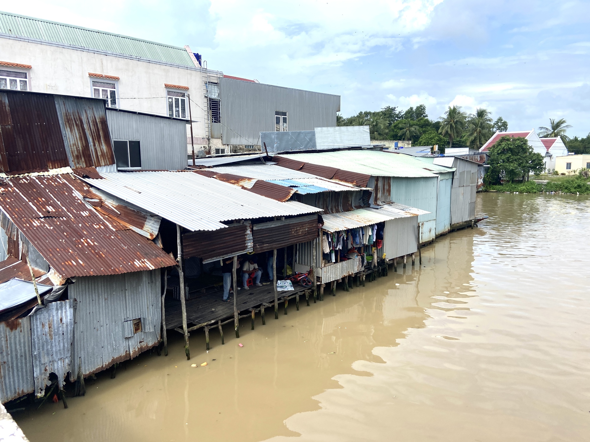 Chia sẻ day dứt của chị Lê Thị Kiều - mẹ bé 4 tháng rơi xuống kênh tử vong:“Em chỉ biết xin lỗi con hoài thôi…”- Ảnh 2.