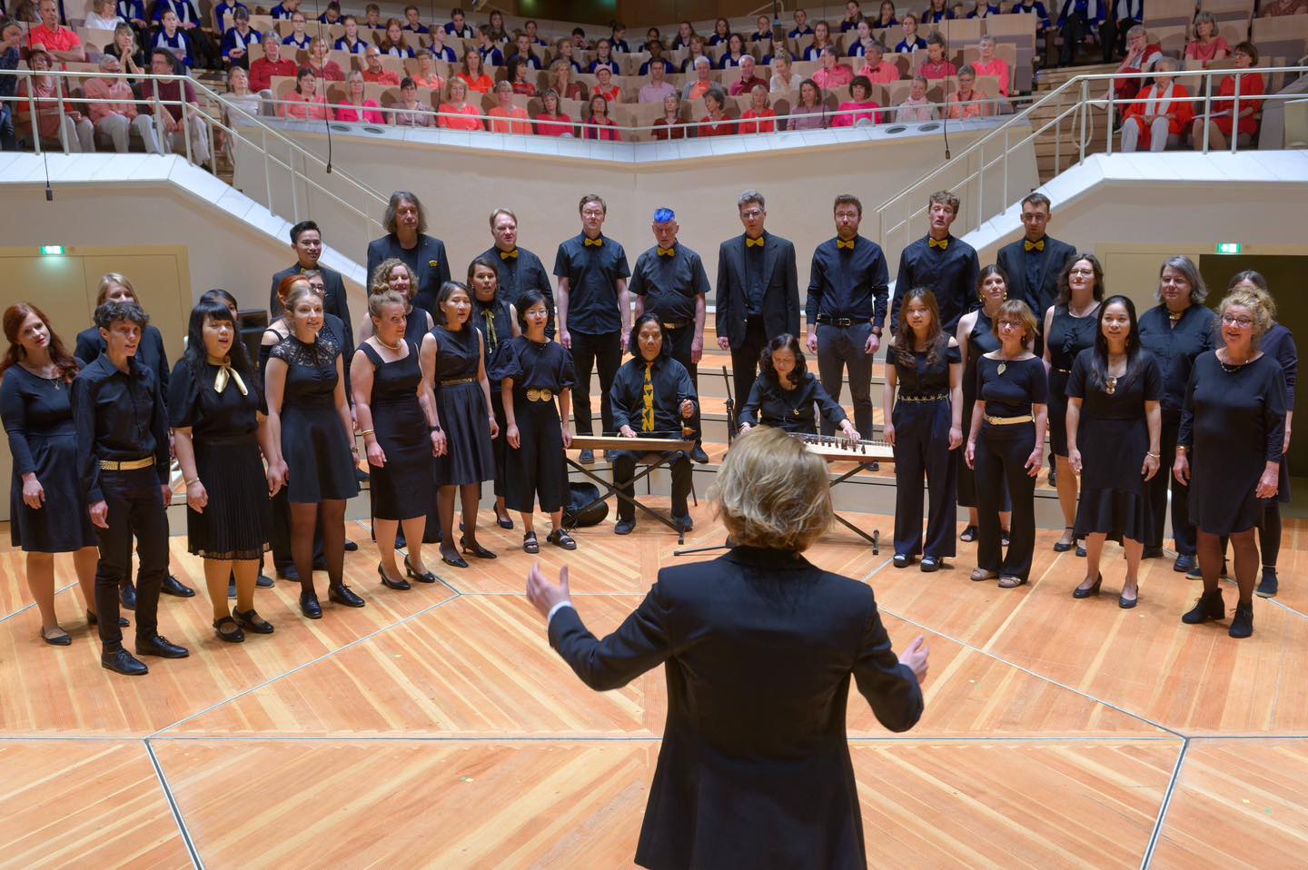 Khách Tây hát quan họ Bắc Ninh được khen nức nở, cộng đồng mạng bất ngờ khi biết danh tính: Họ là ai?- Ảnh 3.