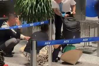 Cái cân ở cửa ra máy bay gây tranh cãi, Cục Hàng không ra chỉ đạo